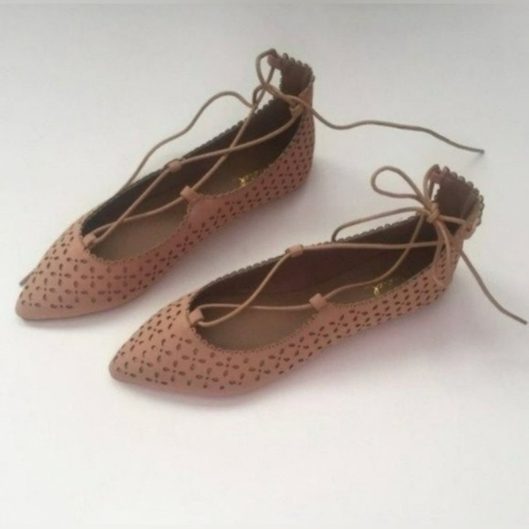 Blush pink laser cut design lace up pointed toe flats - Picture 3 of 4